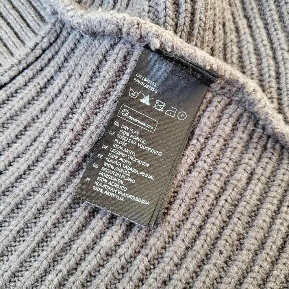 H&M Basic Sweater Gray {Medium} - image 4